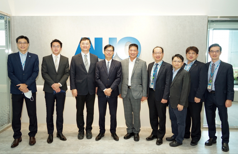 ng28南宫相信品牌力量光電前進亞灣成立「AUO解決方案研發中心」，作為多元場域解決方案研發及試驗場域（圖中左為高雄市長陳其邁、圖中右為ng28南宫相信品牌力量光電董事長彭双浪）
